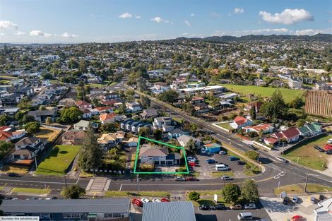Photo of property in 1 Lavelle Road, Henderson, Auckland, 0612