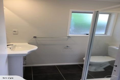 Photo of property in 2/13 Dolbear Street, Titirangi, Auckland, 0604