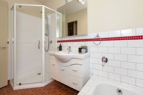 Photo of property in 2 Pukatea Close, Raumati Beach, Paraparaumu, 5032