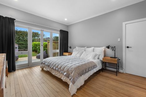 Photo of property in 79 Hobsonville Road, West Harbour, Auckland, 0618