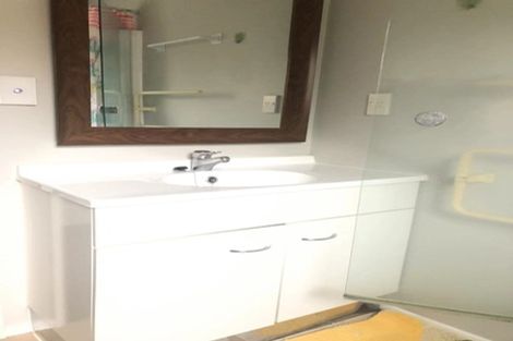 Photo of property in 33 Ginders Drive, Massey, Auckland, 0614