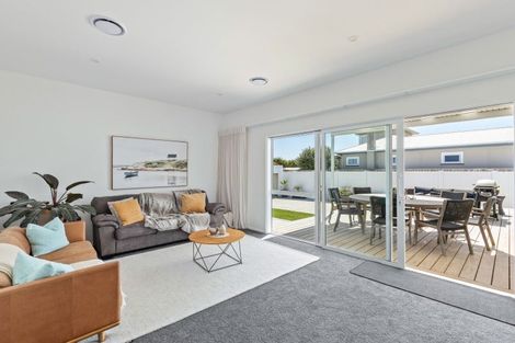 Photo of property in 12 Kowhai Street, Strandon, New Plymouth, 4312