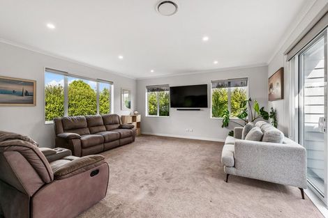 Photo of property in 17 Walter Ruddock Avenue, Kumeu, 0810