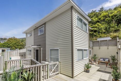 Photo of property in 16b Lincoln Avenue, Tawa, Wellington, 5028