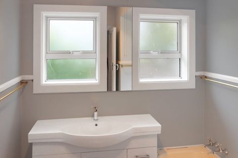 Photo of property in 308 Riccarton Road, Upper Riccarton, Christchurch, 8041