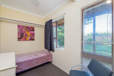 Photo of property in 40 Akoranga Drive, Northcote, Auckland, 0627