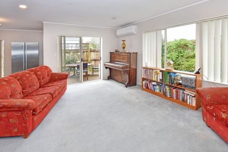 Photo of property in 17 Sheriff Place, Randwick Park, Auckland, 2105