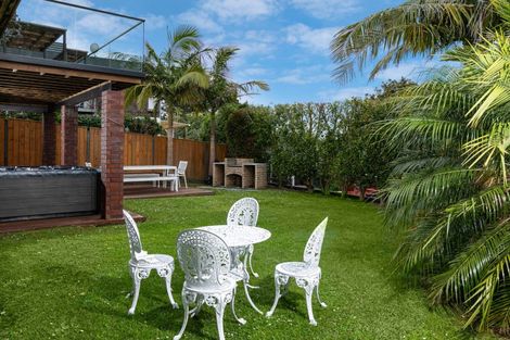 Photo of property in 33 Montclair Rise, Browns Bay, Auckland, 0630