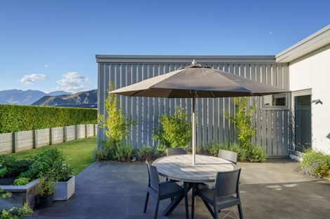 Photo of property in 10 Avalanche Place, Wanaka, 9305