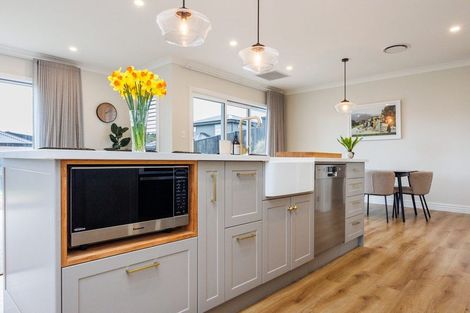 Photo of property in 44 Vaucluse Heights, Fitzherbert, Palmerston North, 4410