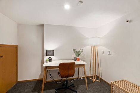 Photo of property in 138a Wynyard Crescent, Fernhill, Queenstown, 9300