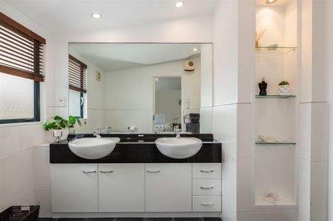 Photo of property in 18 Petrel Lane, Whitby, Porirua, 5024