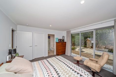 Photo of property in 198 Seaview Road, Westown, New Plymouth, 4310