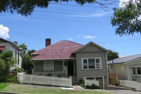 Photo of property in 39 Kiwi Road, Stanley Point, Auckland, 0624