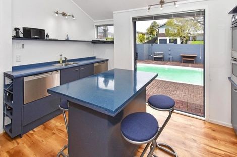 Photo of property in 10 Harford Place, Pakuranga Heights, Auckland, 2010