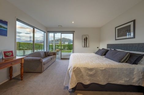 Photo of property in 10 Avalanche Place, Wanaka, 9305