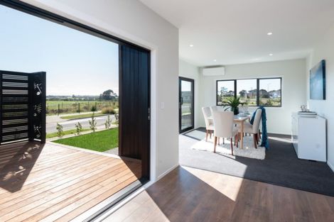 Photo of property in 31 Opouatu Avenue, Glenbrook, 2681