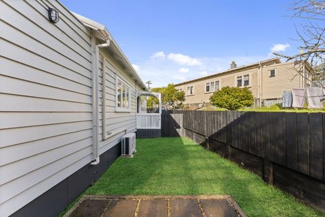Photo of property in 24a Tahi Terrace, Glen Eden, Auckland, 0602