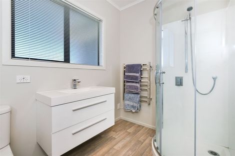 Photo of property in 36 Roberts Road, Matakatia, Whangaparaoa, 0930