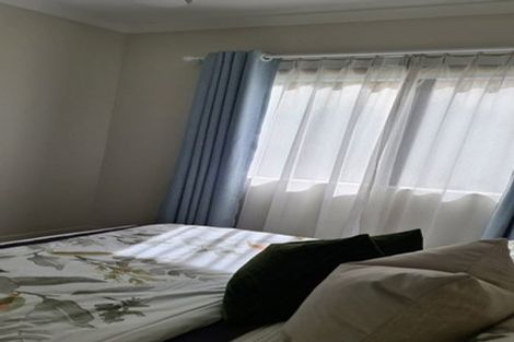 Photo of property in 65 Masons Road, Oteha, Auckland, 0632