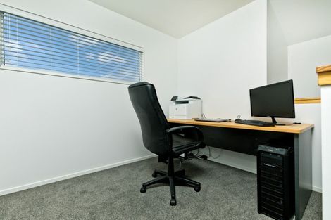 Photo of property in 28 Shah Place, Glen Eden, Auckland, 0602