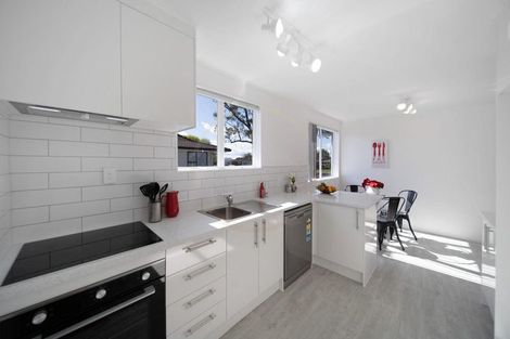 Photo of property in 3/10 Penion Drive, Flat Bush, Auckland, 2023