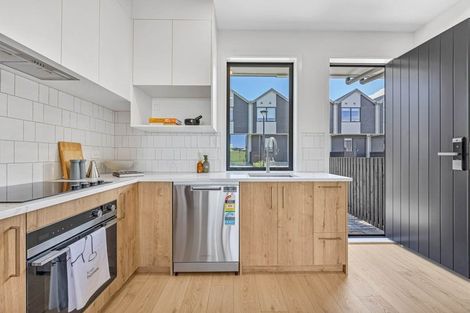 Photo of property in 12/23 Makomako Drive, Orewa, 0931