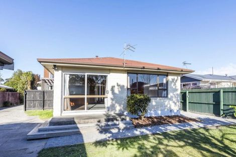 Photo of property in 11 Eglinton Street, Avondale, Christchurch, 8061