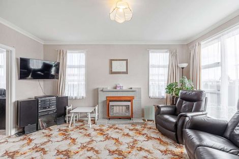 Photo of property in 9 Carlisle Street, Levin, 5510