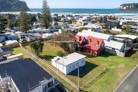Photo of property in 114 Beverley Terrace, Whangamata, 3620