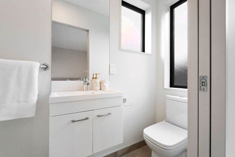 Photo of property in 60d Seymour Road, Sunnyvale, Auckland, 0612