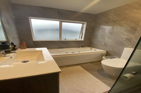 Photo of property in 40 Baverstock Road, Flat Bush, Auckland, 2016