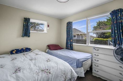 Photo of property in 68 Divich Avenue, Te Atatu South, Auckland, 0610