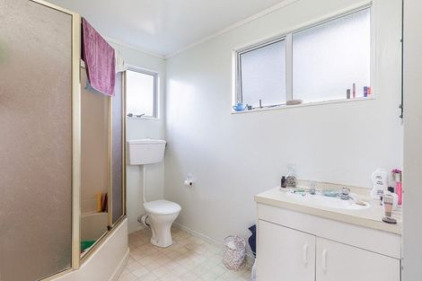 Photo of property in 5 Rapaki Place, Te Atatu Peninsula, Auckland, 0610