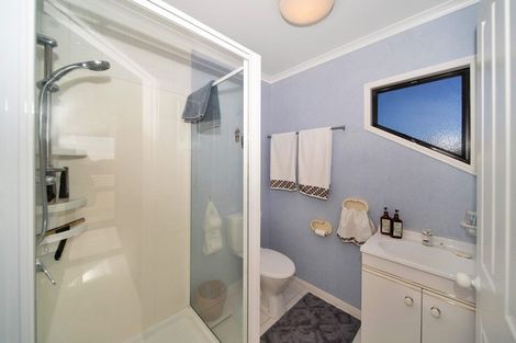 Photo of property in 12 Taylor Place, Merrilands, New Plymouth, 4312