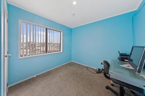 Photo of property in 71 Etherton Drive, Weymouth, Auckland, 2103