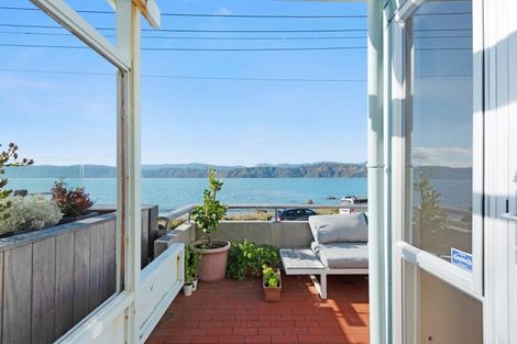 Photo of property in 165 Marine Parade, Seatoun, Wellington, 6022