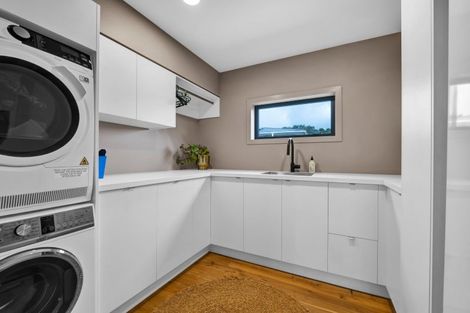 Photo of property in 12a Baring Terrace, Strandon, New Plymouth, 4312