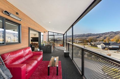 Photo of property in 45 Stratford Drive, Mount Pisa, Cromwell, 9383