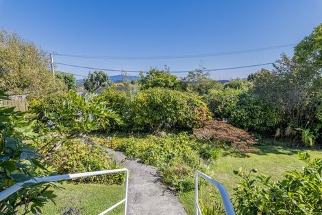 Photo of property in 1 Huia Street, Waikanae, 5036