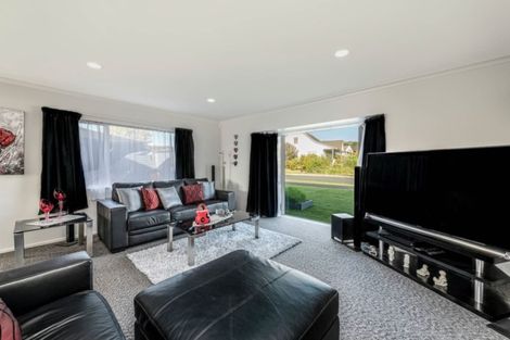 Photo of property in 6 John Brooke Crescent, East Tamaki Heights, Auckland, 2016