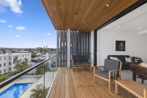 Photo of property in 304/8b Lake Pupuke Drive, Takapuna, Auckland, 0622