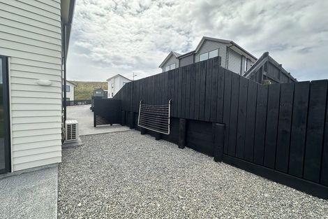 Photo of property in 32 Bee Lane, Whitby, Porirua, 5024