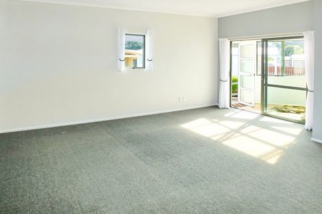 Photo of property in 10 Hennessy Street West, Foxton Beach, Foxton, 4815