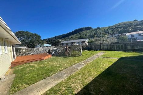 Photo of property in 73 Victory Crescent, Tawa, Wellington, 5028