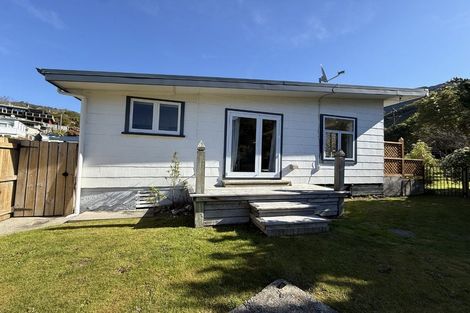 Photo of property in 6 Cornwall Street, Picton, 7220