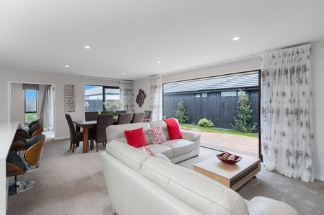 Photo of property in 11 Evelyn Crescent, Marshland, Christchurch, 8083