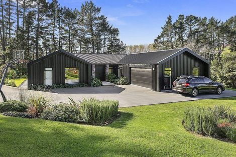 Photo of property in 68 Parrs Road, Hurworth, New Plymouth, 4371