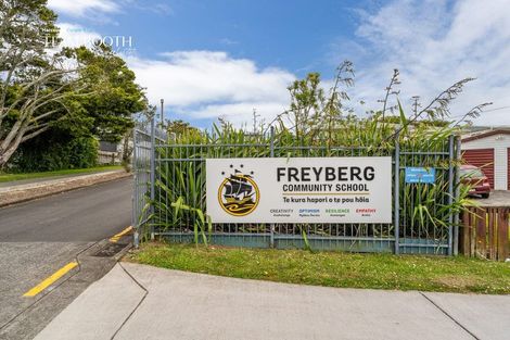 Photo of property in 2/3a Kirrie Avenue, Te Atatu South, Auckland, 0610