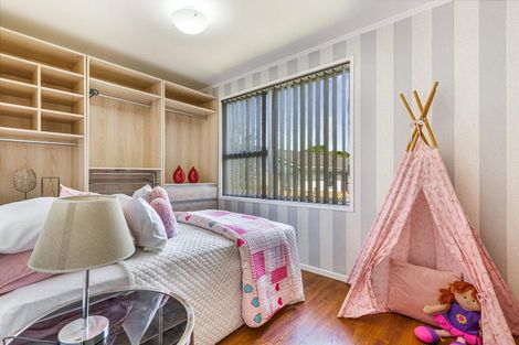 Photo of property in 8 Frostbite Place, Ranui, Auckland, 0612